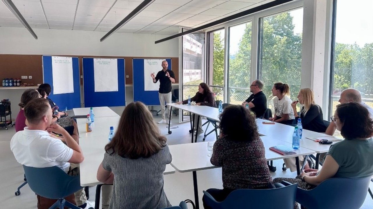 In dem von der WiRO moderierten Workshop sammeln die Teilnehmenden Projektideen um Innovationen in der Gesundheitswirtschaft zu stärken. Bildquelle: WiRO