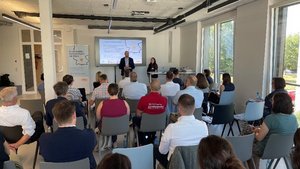Begrüßung durch Prof. Dr. Kim-Patrick Sabla-Dimitrov, Rektor der Pädagogischen Hochschule Schwäbisch Gmünd und Nadine Kaiser, Geschäftsführerin der WiRO Bildquelle: WiRO