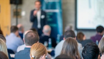 „Mit V.I.S.I.O.N. wollen wir ein Ökosystem schaffen, das so viele Bereiche der Medizinprodukteindustrie wie möglich verbindet, um nachhaltigen Ideen und Lösungen einen fruchtbaren Boden zu bieten“, sagt Julian Hoch von der MedicalMountains GmbH
