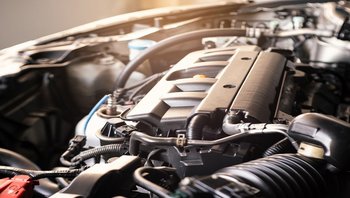 Motorraum eines Autos